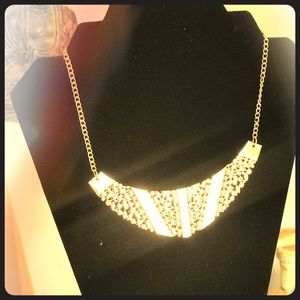 Costume Jewelry, Gold necklace. Never worn!